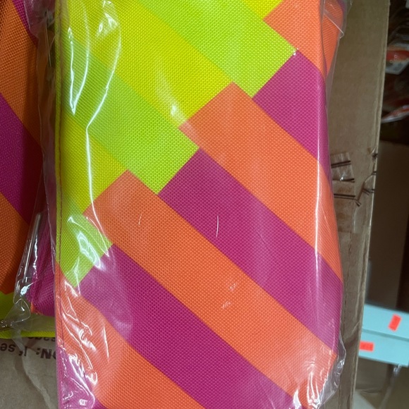 Clinique Donald x 6 pc Gift Set soap/remover/moisture surge/liner/lipstick - Picture 3 of 3